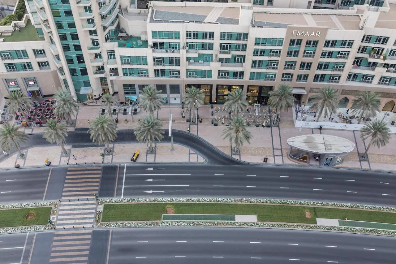 Higuests - Luxury Apt With Balcony, Steps From Burj Khalifa Apartment Dubai