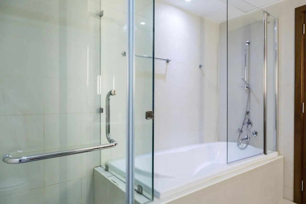 Higuests - Luxury Apt With Balcony, Steps From Burj Khalifa Apartment Dubai