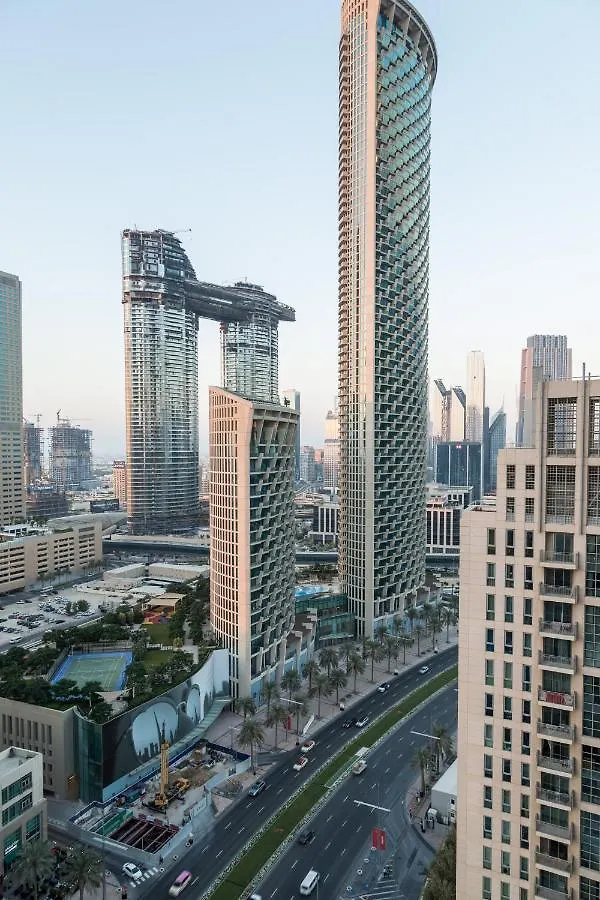 Higuests - Luxury Apt With Balcony, Steps From Burj Khalifa Apartment Dubai