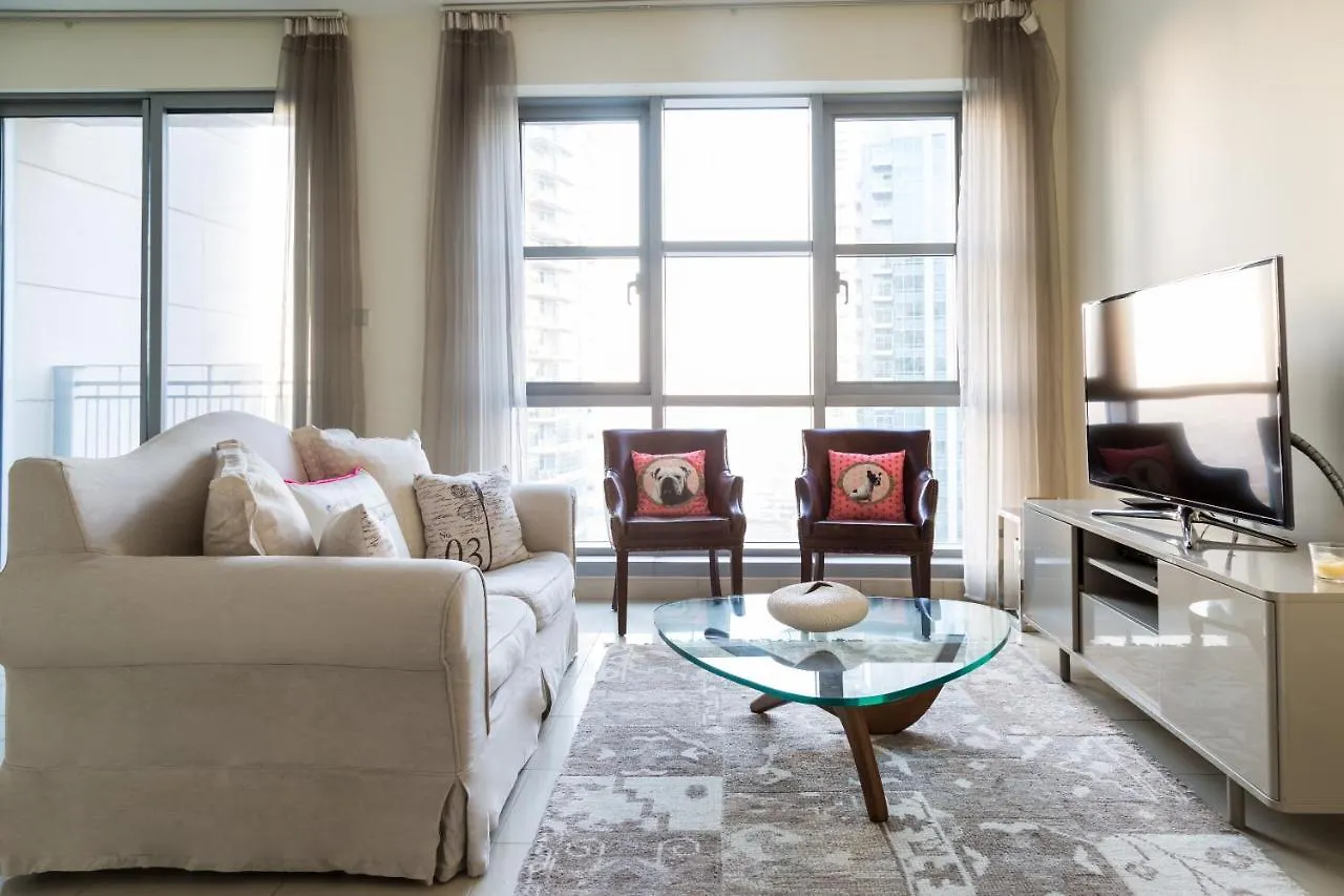 Higuests - Luxury Apt With Balcony, Steps From Burj Khalifa Apartment Dubai
