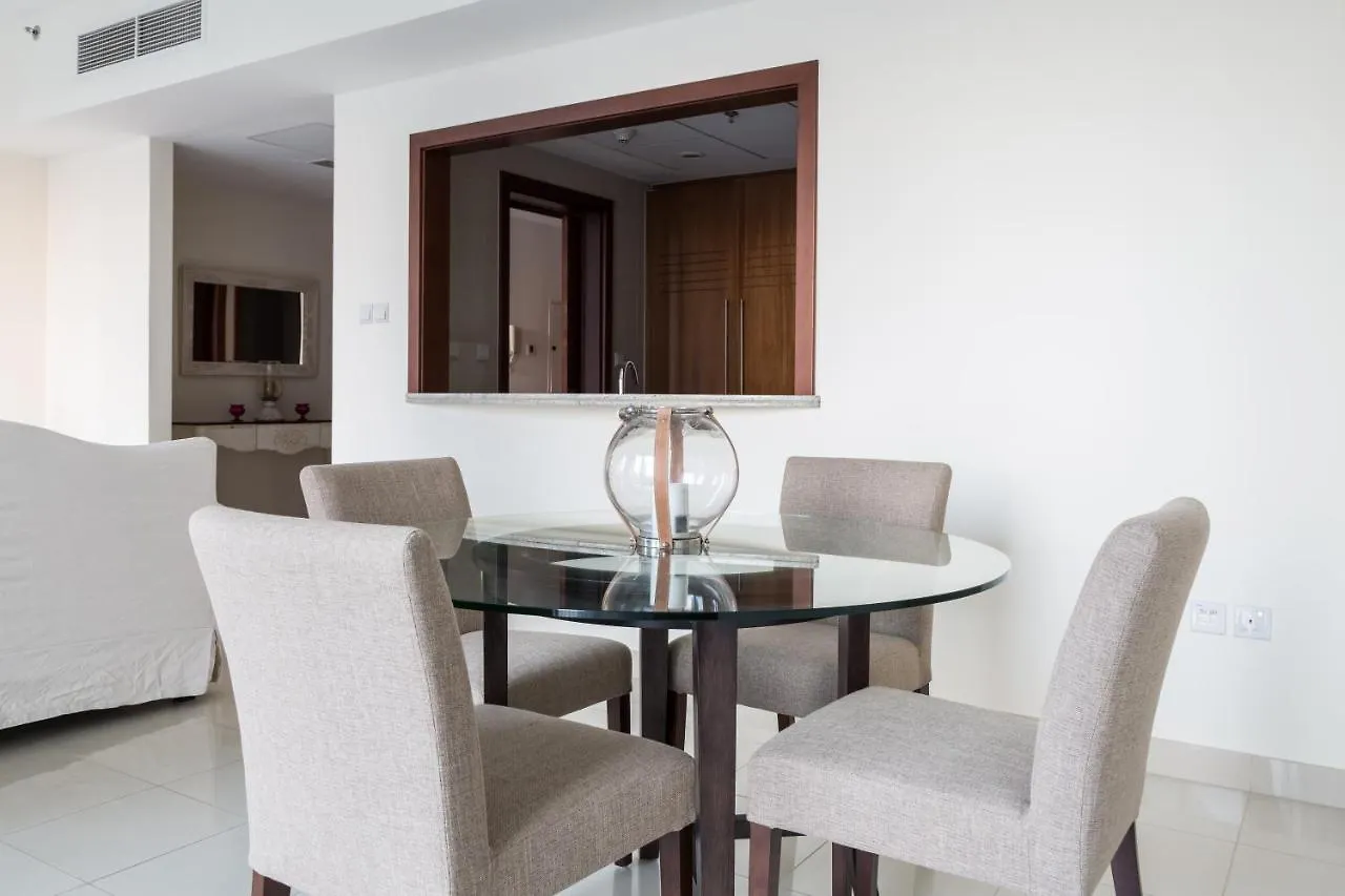 Higuests - Luxury Apt With Balcony, Steps From Burj Khalifa Apartment Dubai