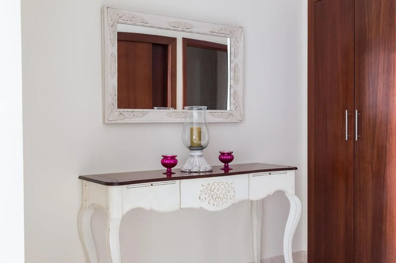 Higuests - Luxury Apt With Balcony, Steps From Burj Khalifa Apartment Dubai United Arab Emirates