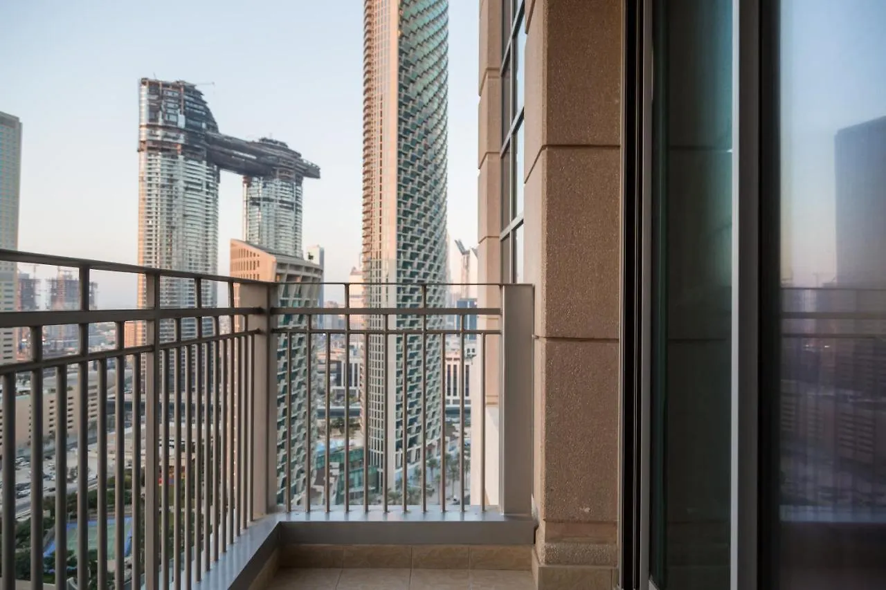 Higuests - Luxury Apt With Balcony, Steps From Burj Khalifa Apartment Dubai